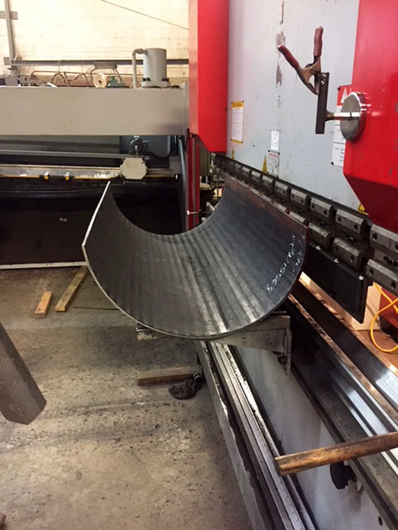 200-Ton Hydraulic Press Brake